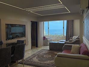 Living area - Beautiful direct sea view 3-bedroom renovated Chalet Maamoura beach Alexandria (Al Mamurah)