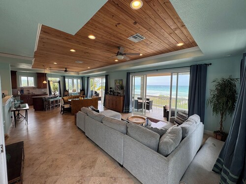 Sea of Blue Luxury Beachfront Villa - East Grand Bahama