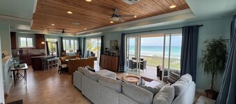 Sea of Blue Luxury Beachfront Villa - East Grand Bahama