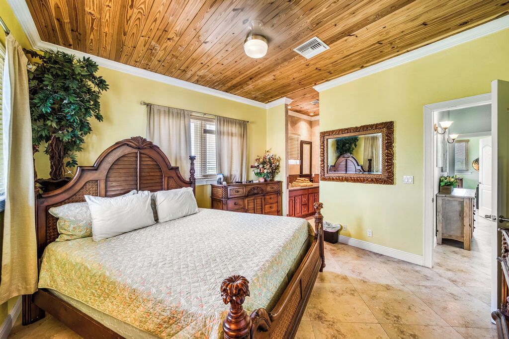 4 habitaciones, tabla de planchar con plancha y cuna de viaje 