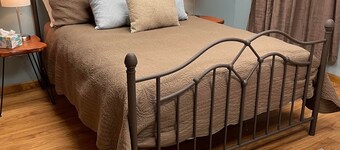 Ground level apartment-private garage & entrance in Liberty!