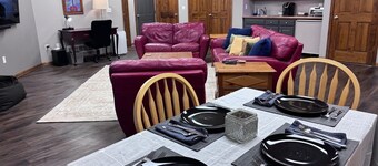 Ground level apartment-private garage & entrance in Liberty!
