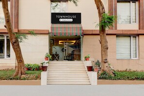 Reception - Super Townhouse T Block Sector 24 (Gurugram)