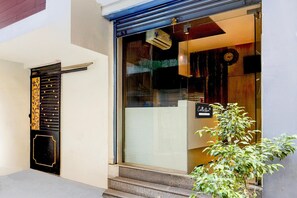 House | Reception - Deluxe Collection O Thousand Lights Chennai (Chennai)