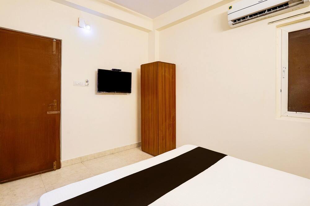 Deluxe Collection O Thousand Lights Chennai