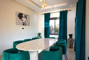 Dining - Flextay - VILLA Lounge - 4Ch - Pool - Billiards (Marrakesh)