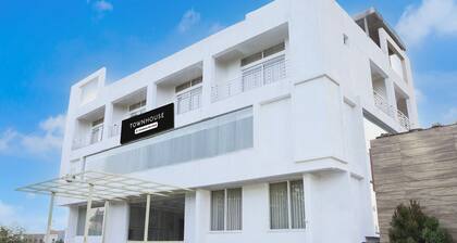 Townhouse Tender Village Seven Seas