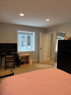 1 bedroom, WiFi, bed sheets - 1-Bedroom Apartment in Prime LES Location (New York)