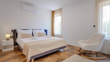 Chalet, Mountain View | Desk, free WiFi