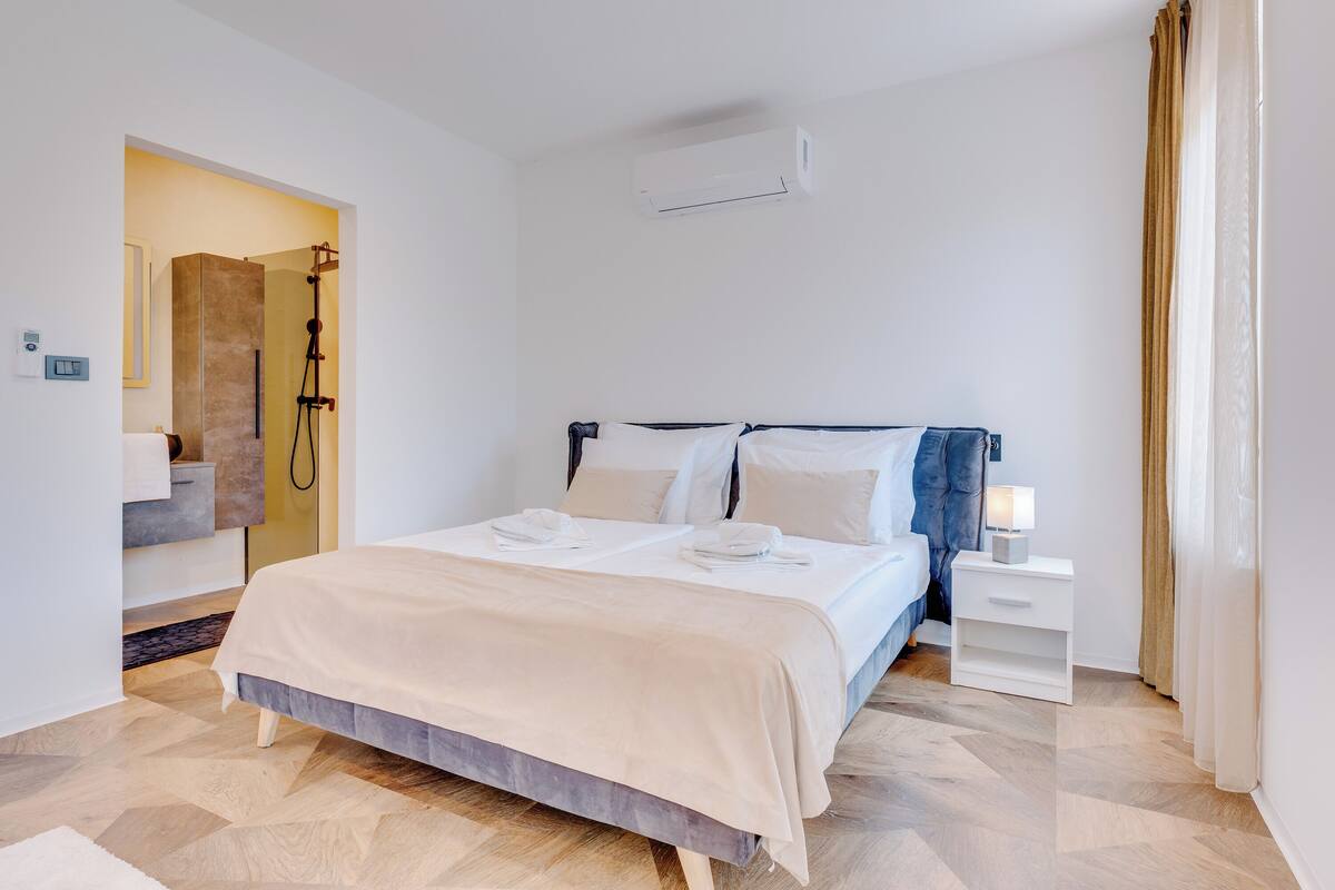 Luxury Villa, Courtyard View | Minibar, desk, iron/ironing board, WiFi (free)