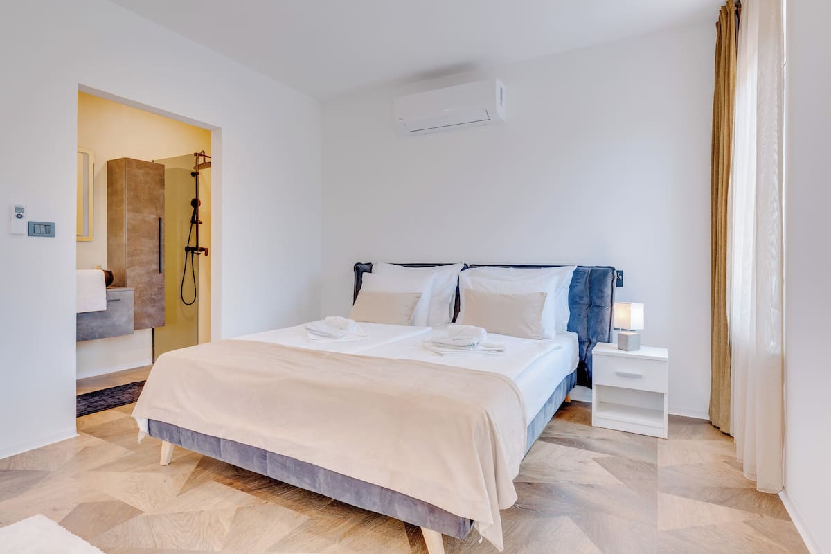 Luxury Villa, Courtyard View | Minibar, desk, iron/ironing board, free WiFi