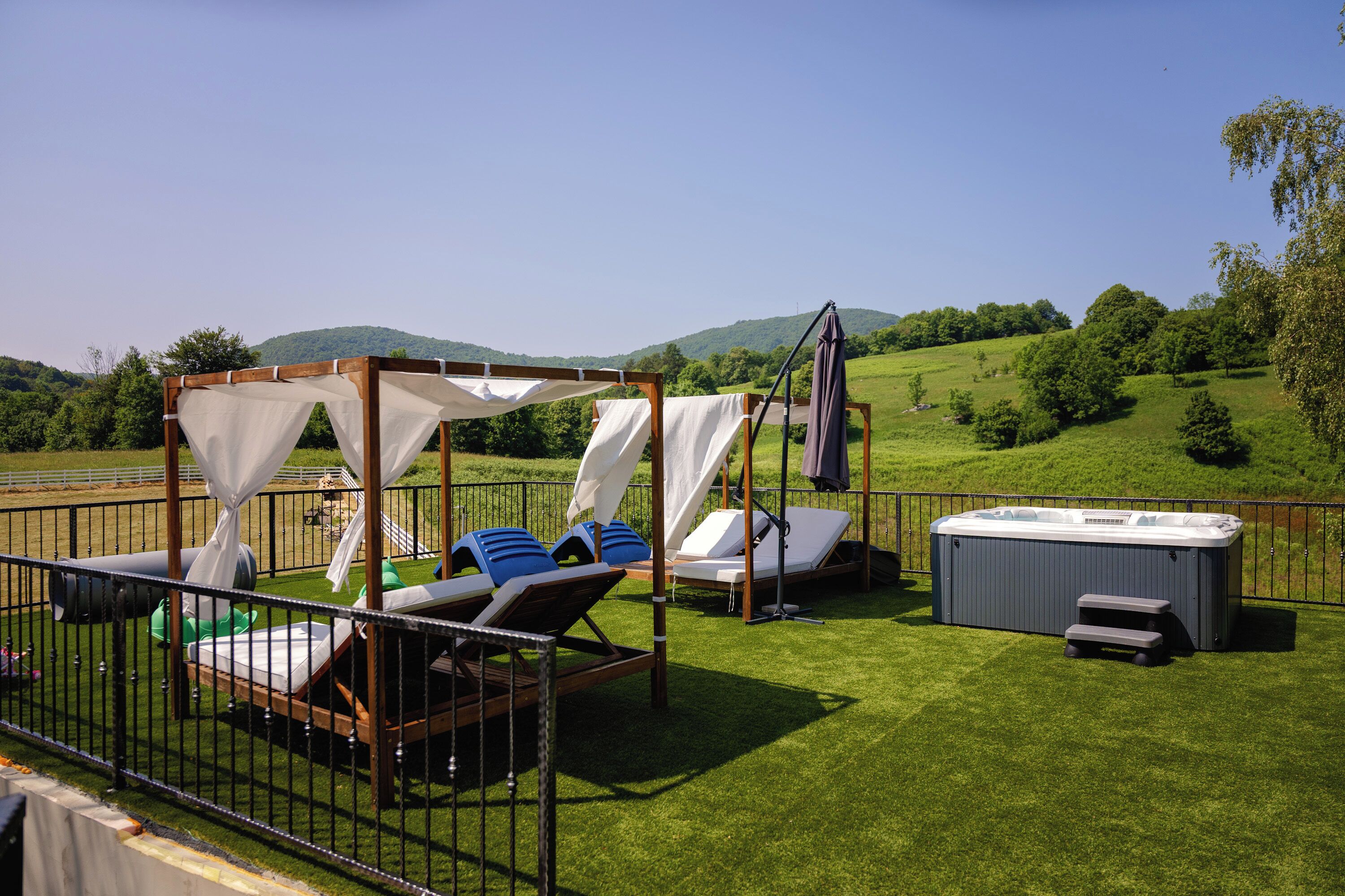 Chalet, pemandangan gunung | Bathtub spa outdoor