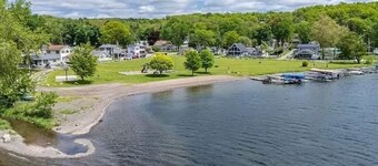 Cozy Lake Cottage - Pet Friendly