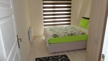 Basic-Vierbettzimmer, Balkon | Badezimmer