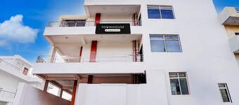 Super Townhouse Faizabad Road