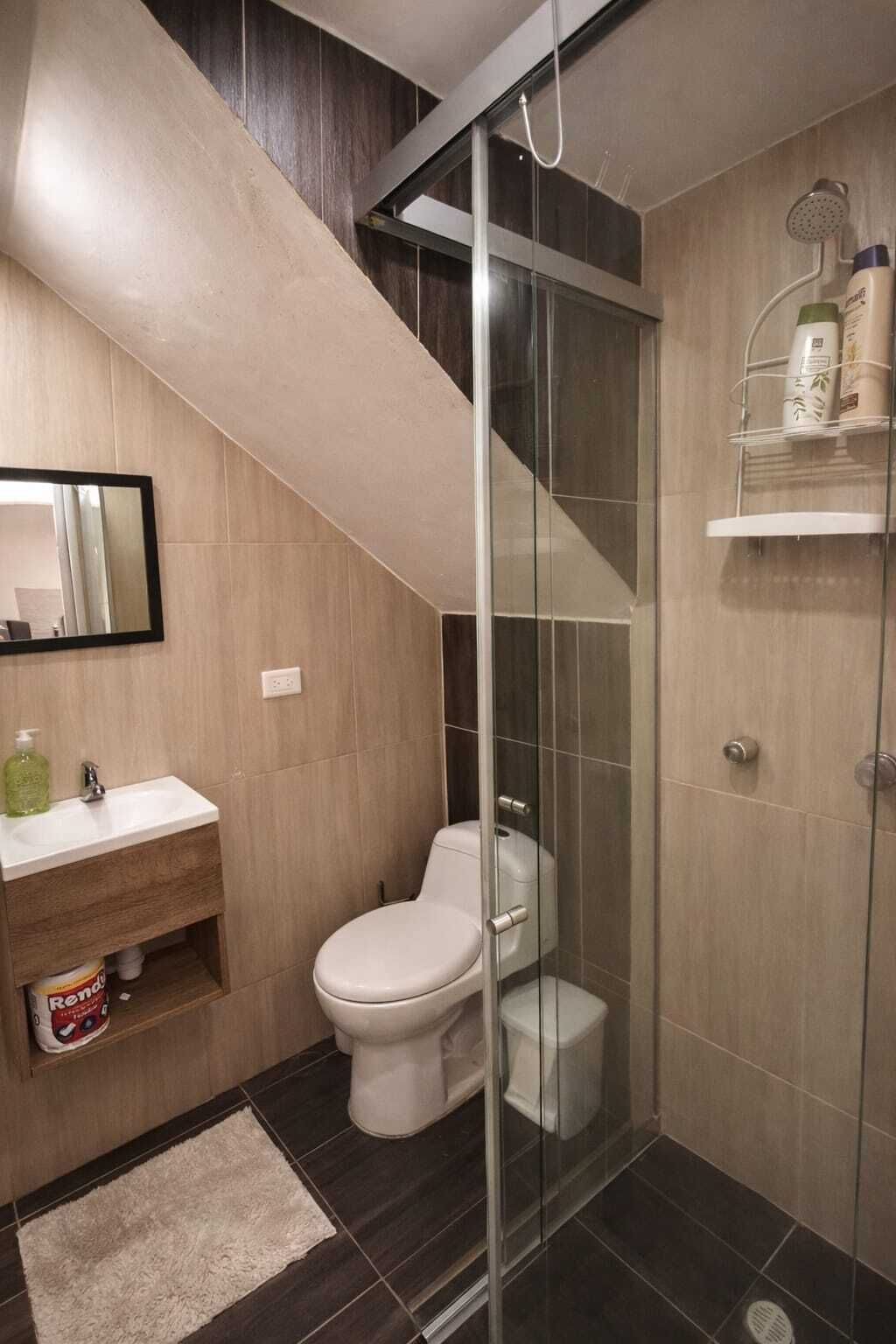 Dusche, Handtücher, Seife, Toilettenpapier