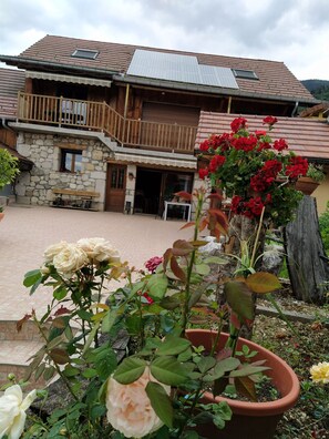 Exterior detail - Apartment in house in the massif de l'épine near lac d'Aiguebelette (Marcieux)