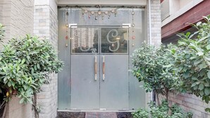 House | Reception - Deluxe Townhouse Galleria Mart (Gurugram)