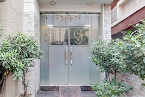 House | Reception - Deluxe Townhouse Galleria Mart (Gurugram)