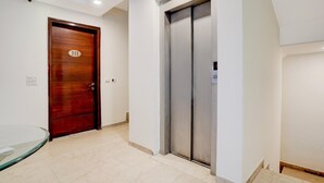 House | Interior - Deluxe Townhouse Galleria Mart (Gurugram)