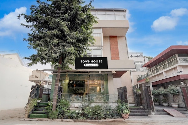 Deluxe Townhouse Galleria Mart - Gurugram