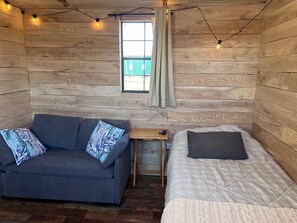 Room - Fabulous Cabins in Charming Champlain -River Fun, Fishing, Kayaks & Enjoy Nature (Champlain)