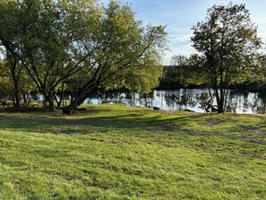 Property grounds - Fabulous Cabins in Charming Champlain -River Fun, Fishing, Kayaks & Enjoy Nature (Champlain)