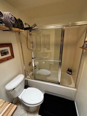 Hair dryer, towels, soap, toilet paper -  Saguaro West Retreat, Fire Pit, Desert Views & Peaceful Stay! Animal friendly (Tucson)