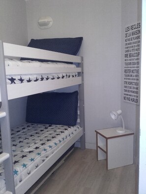 1 bedroom, iron/ironing board - 2P CAP ESTEREL - Appt sea view 4 pers ideal family and sportsman (Saint-Raphaël)