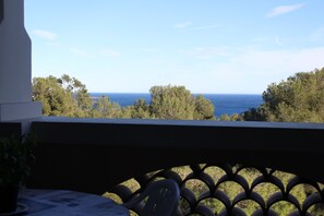 Outdoor dining - 2P CAP ESTEREL - Appt sea view 4 pers ideal family and sportsman (Saint-Raphaël)