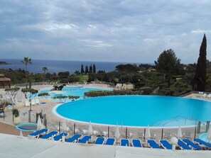Outdoor pool, a heated pool - 2P CAP ESTEREL - Appt sea view 4 pers ideal family and sportsman (Saint-Raphaël)