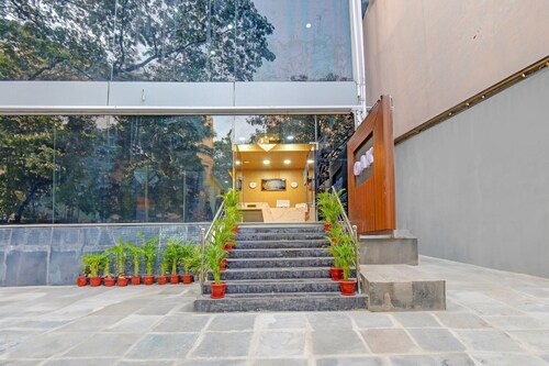 Super Townhouse OAK Banjara Hills