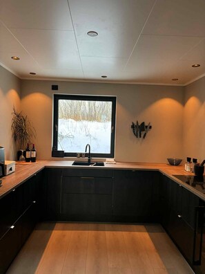 House, 2 Bedrooms, Balcony | Bahagian dalam