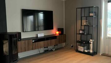 House, 2 Bedrooms, Balcony | Room amenity