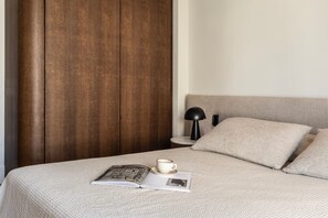 2 bedrooms, iron/ironing board, WiFi, bed sheets - Urban Forty One | Acropolis-view penthouse (Pagkrati)
