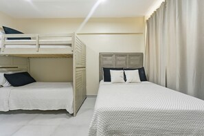 2 bedrooms, iron/ironing board, WiFi, bed sheets - Enjoyable 2-bedroom apartment a few steps from the beach in Punta Cana (Punta Cana)