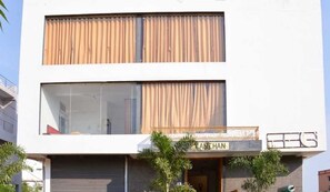 House | Bahagian luar