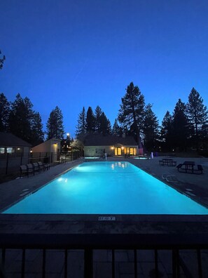 Outdoor pool - Cozy Resort Hideaway (Bend)