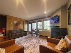 Smart TV, fireplace - Cozy Resort Hideaway (Bend)
