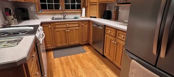 Beautiful 3-bedroom farmhouse with AC in charming State College