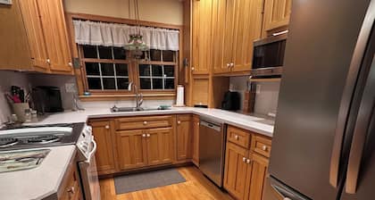 Beautiful 3-bedroom farmhouse with AC in charming State College