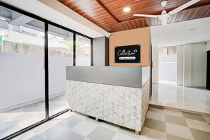 บ้านพัก | ฝ่ายต้อนรับ