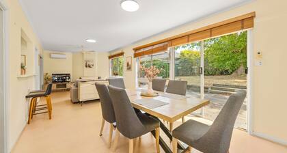 Charming Family Haven - Warm and Spacious Entire House Balwyn
