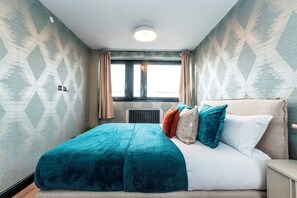 1 bedroom, iron/ironing board, free WiFi, bed sheets - Luxury One Bedroom Apartment, Holland Park and Next to Notting Hill - Pass the Keys (London)