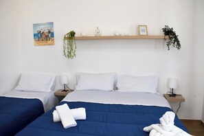 Habitación triple | Escritorio, sistema de insonorización, wifi gratis