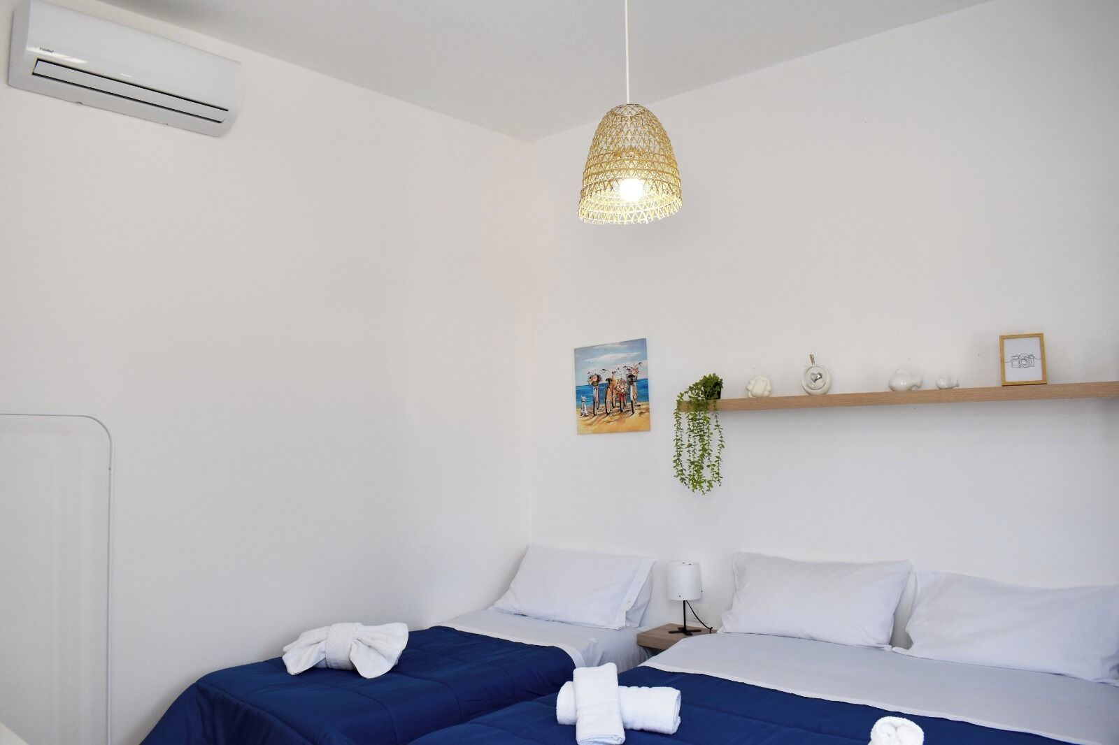 Triple Room | Desk, free WiFi