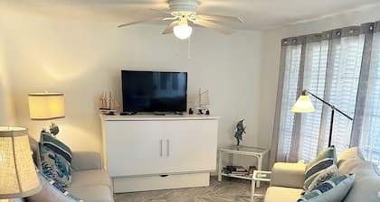 Gorgeous 3 bed pool home on a bay inlet centralized perfectly in Port Charlotte