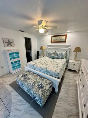 2 bedrooms, iron/ironing board, WiFi, bed sheets - 3 bed duplex with pool, by the water, centralized perfectly in Port Charlotte (Port Charlotte)