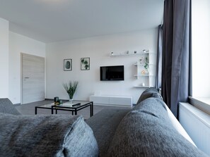 Living area - Central apartment in Chemnitz + parking space - modern & well connected (Chemnitz)