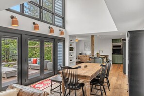 Interior - 3-bedroom house in lovely Pittsfield close to wedding venues, trails and skiing! (Pittsfield)